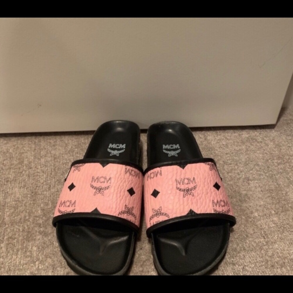 MCM Size-7 women’s Sandals PinkColor💓💗💕